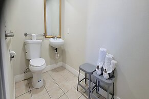 Hotel Avenida Victorville I 15