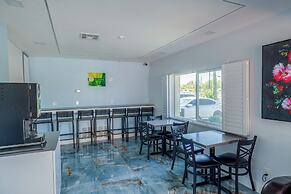 Hotel Avenida Victorville I 15