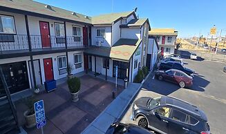 Hotel Avenida Victorville I 15