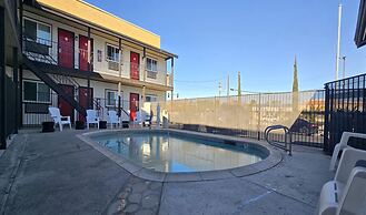 Hotel Avenida Victorville I 15