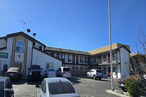 Hotel Avenida Victorville I 15