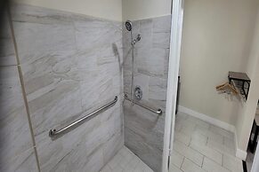 Hotel Avenida Victorville I 15