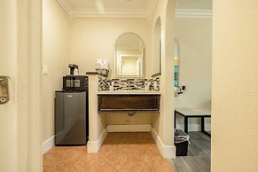 Hotel Avenida Victorville I 15
