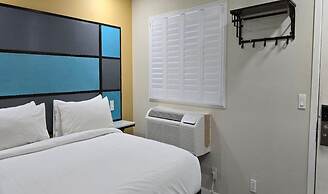 Hotel Avenida Victorville I 15