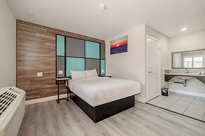 Hotel Avenida Victorville I 15