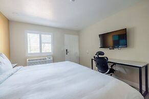 Hotel Avenida Victorville I 15