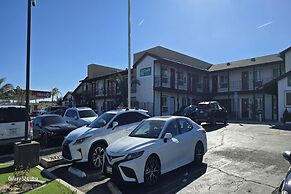 Hotel Avenida Victorville I 15