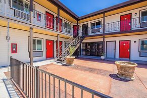 Hotel Avenida Victorville I 15