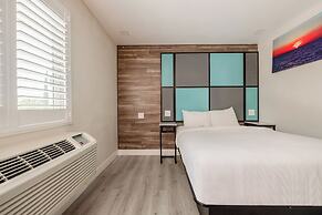 Hotel Avenida Victorville I 15