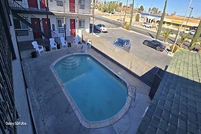 Hotel Avenida Victorville I 15