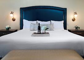 Avila Lighthouse Suites