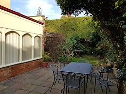 The Edward Hotel
