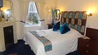 The Edward Hotel