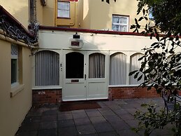 The Edward Hotel