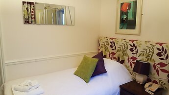 The Edward Hotel