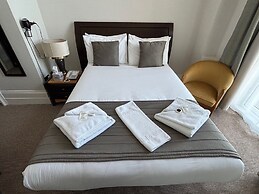 The Cumberland Hotel