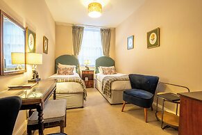 Corinium Hotel & Restaurant