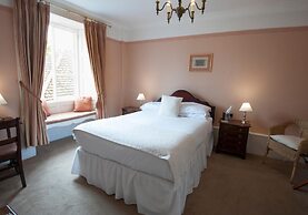 Corinium Hotel & Restaurant