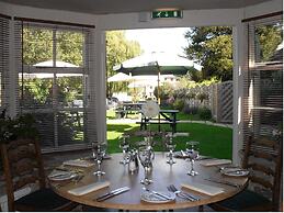 Corinium Hotel & Restaurant