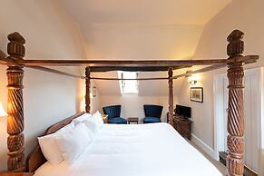 Corinium Hotel & Restaurant