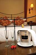 Corinium Hotel & Restaurant