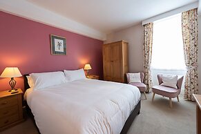 Corinium Hotel & Restaurant