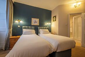 Corinium Hotel & Restaurant