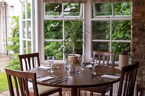 Corinium Hotel & Restaurant