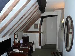 Corinium Hotel & Restaurant