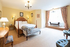 Corinium Hotel & Restaurant