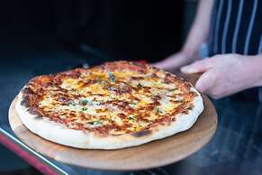 Corinium Hotel & Restaurant