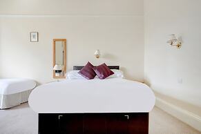 OYO Kirkconnel Hall Hotel