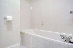 OYO Kirkconnel Hall Hotel