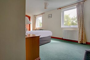 OYO Kirkconnel Hall Hotel