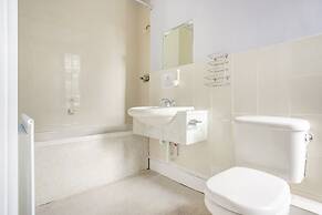 OYO Kirkconnel Hall Hotel