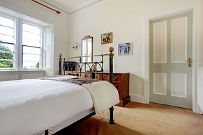 OYO Kirkconnel Hall Hotel