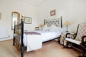 OYO Kirkconnel Hall Hotel