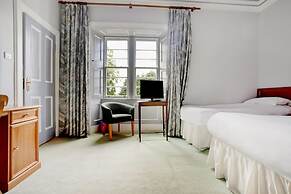 OYO Kirkconnel Hall Hotel