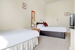 OYO Kirkconnel Hall Hotel