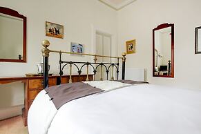 OYO Kirkconnel Hall Hotel