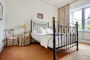 OYO Kirkconnel Hall Hotel