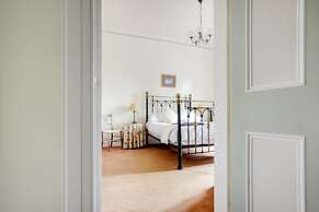 OYO Kirkconnel Hall Hotel