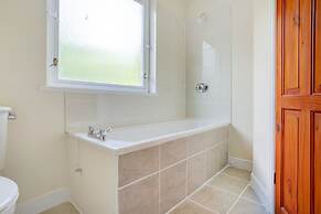 OYO Kirkconnel Hall Hotel