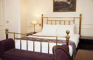 Cock Hotel Stony Stratford by Greene King Inns