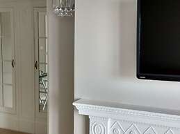 Bell House Hotel & Restaurant