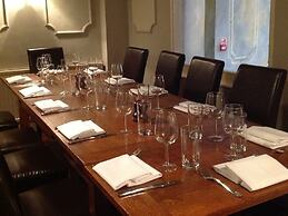 Bell House Hotel & Restaurant