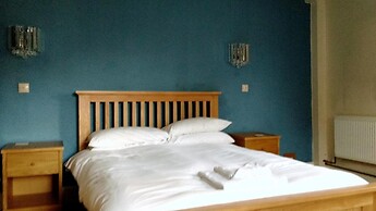 Bell House Hotel & Restaurant