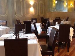 Bell House Hotel & Restaurant