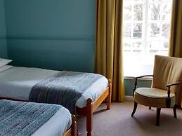 Bell House Hotel & Restaurant