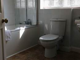 Bell House Hotel & Restaurant